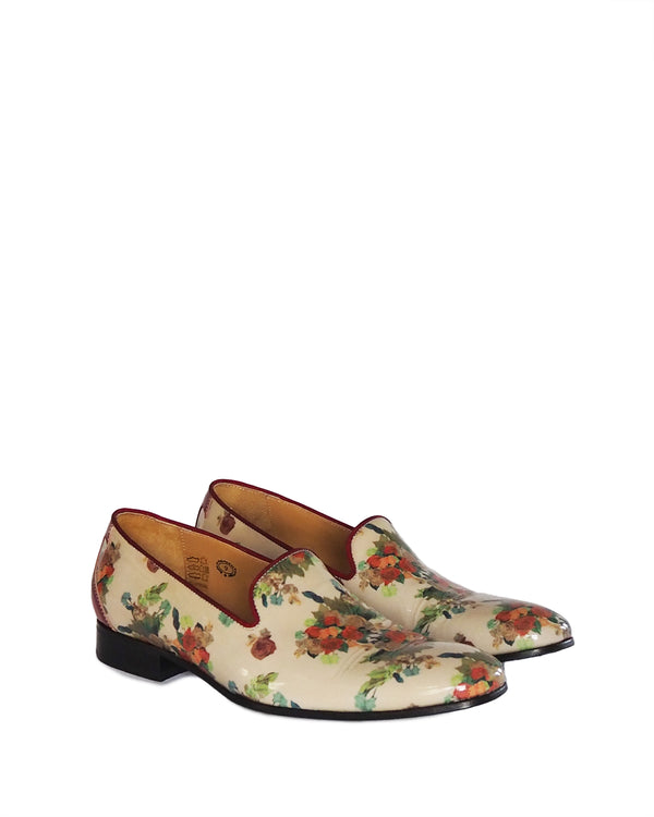 JOHN FLUEVOG - floral patent "Tobias" loafer Beige floral printed patent leather with burnished red leather detail and grosgrain ribbon piping.